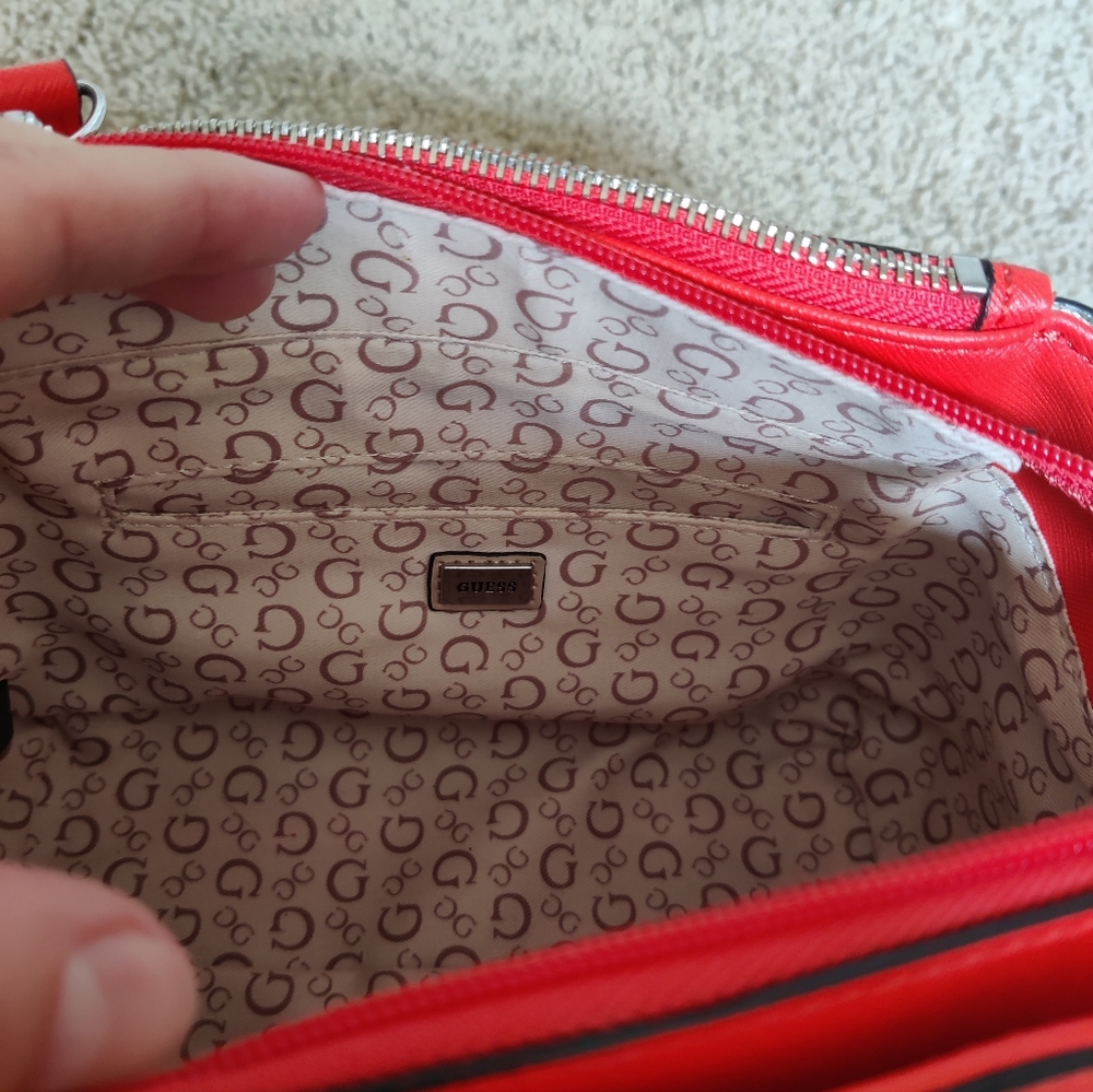 NEW Guess Purse 👛👜 - Picture 6 of 8